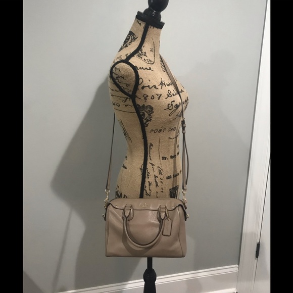 Coach Handbags - Coach mini Bennett pebbled leather crossbody bag